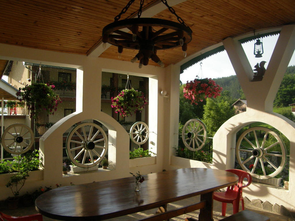 Mokus Panzio Bed and Breakfast Bicfălău Buitenkant foto