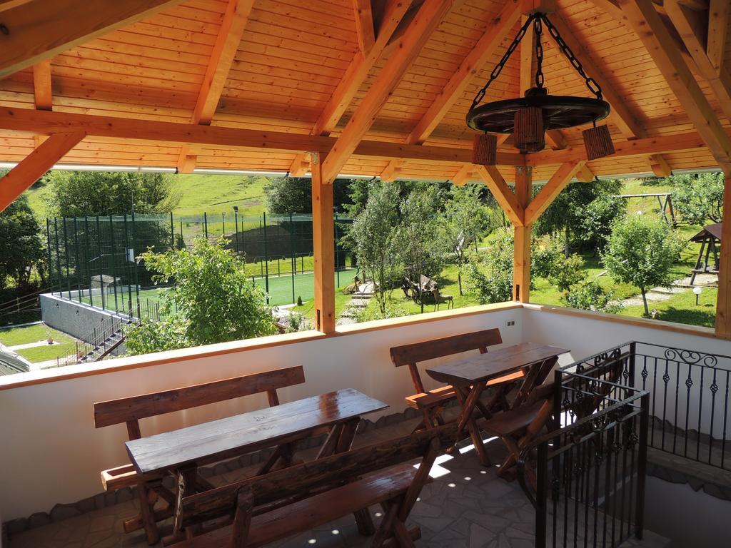 Mokus Panzio Bed and Breakfast Bicfălău Buitenkant foto